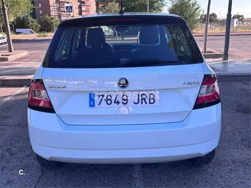 Usado Skoda Fabia 75 CV (55 kW) 2016 Blanco Berlina