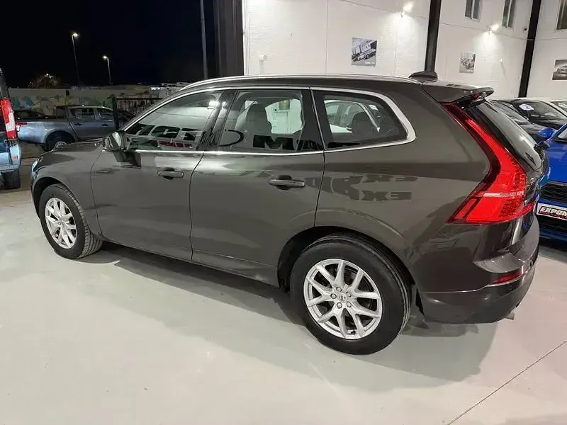 Usado Volvo XC60 Momentum 190 CV (139 kW) 2019 Gris SUV