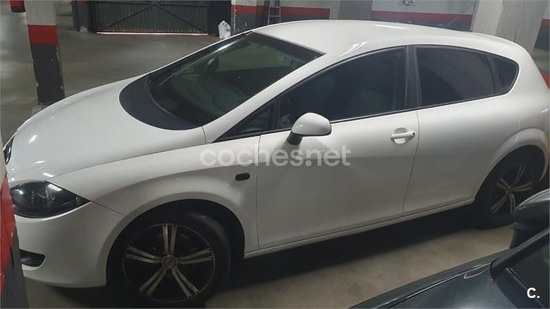 Usado Seat Leon Reference 105 CV (77 kW) 2007 Blanco Berlina