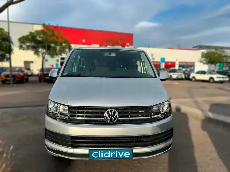 Usado VW Caravelle 114 CV (83 kW) 2019 Gris / plata Van