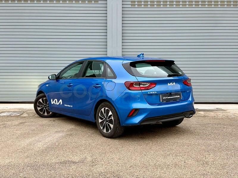 Usado Kia Ceed 100 CV (73 kW) 2025 Azul Utilitario