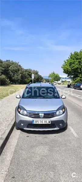 Usado Dacia Sandero Stepway 85 CV (62 kW) 2012 Gris / plata Berlina