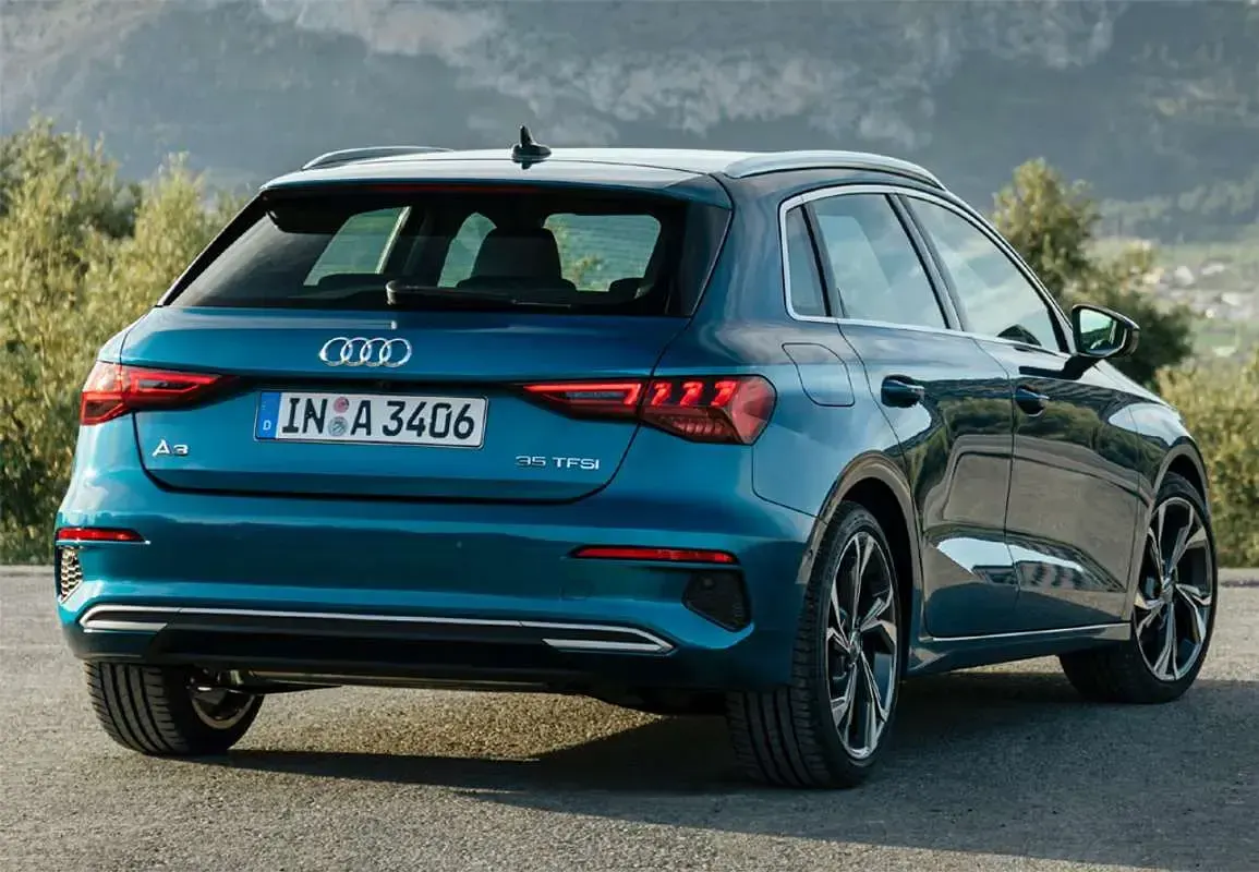 Usado Audi A3 Sportback S-Line 150 CV (110 kW) 2023 Gris Utilitario