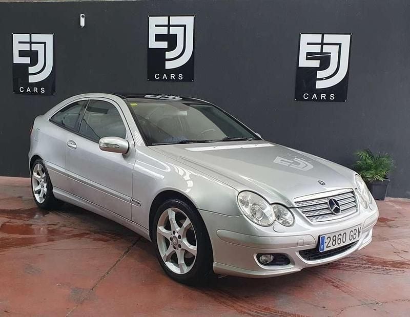 Usado Mercedes C180 Classic 143 CV (105 kW) 2008 Gris Coupe