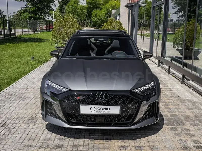 Nuevo Audi RS3 400 CV (294 kW) 2026 Gris / plata Berlina