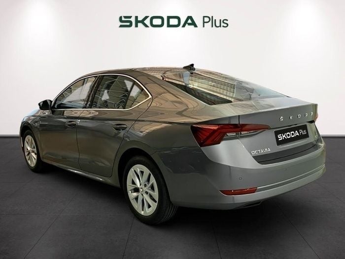 Gris Nuevo 2024 Skoda Octavia Selection | 28.990 € (Precio justo) - Imagen 1/4
