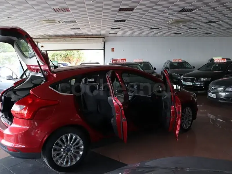 Usado Ford Focus Trend 115 CV (84 kW) 2012 Rojo Berlina