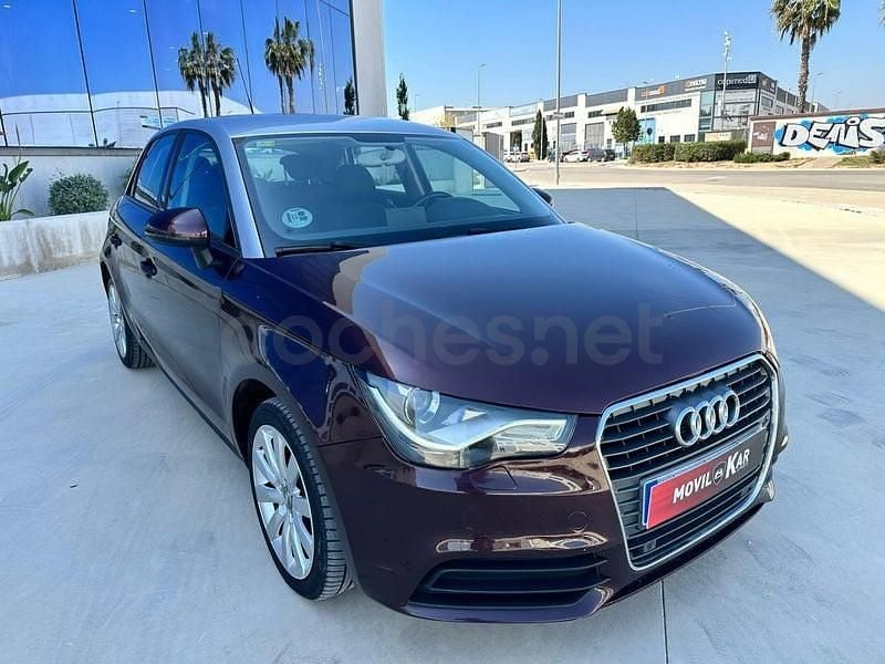 Usado Audi A1 Sportback Attraction 90 CV (66 kW) 2014 Violeta / lila Utilitario