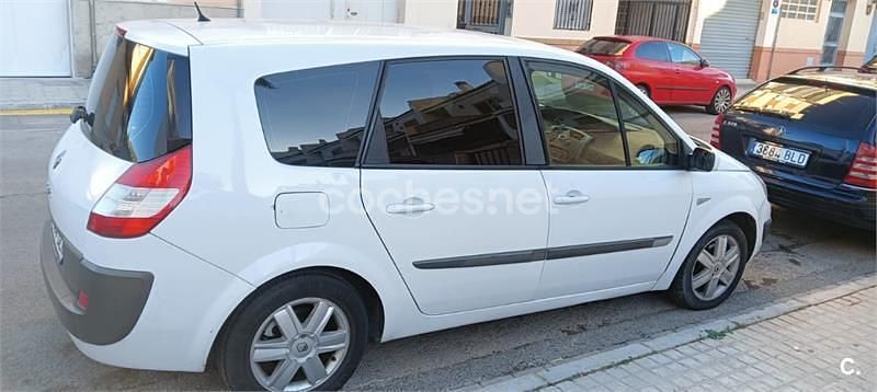 Usado Renault Scénic II Authentique 115 CV (84 kW) 2005 Blanco Monovolumen