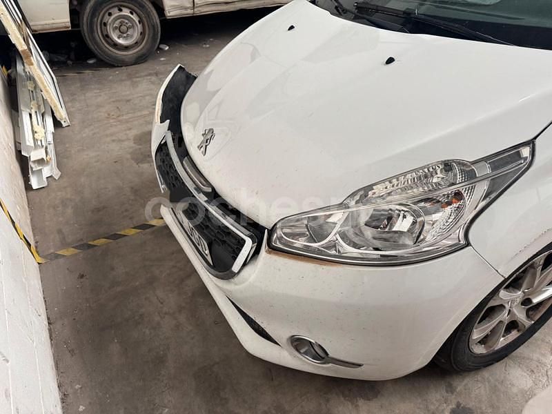 Usado Peugeot 208 Access 82 CV (60 kW) 2015 Blanco Utilitario