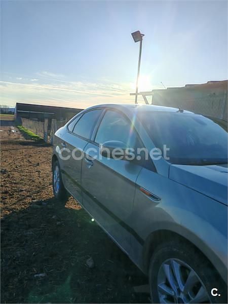 Usado Ford Mondeo Ambiente 125 CV (91 kW) 2009 Verde Berlina