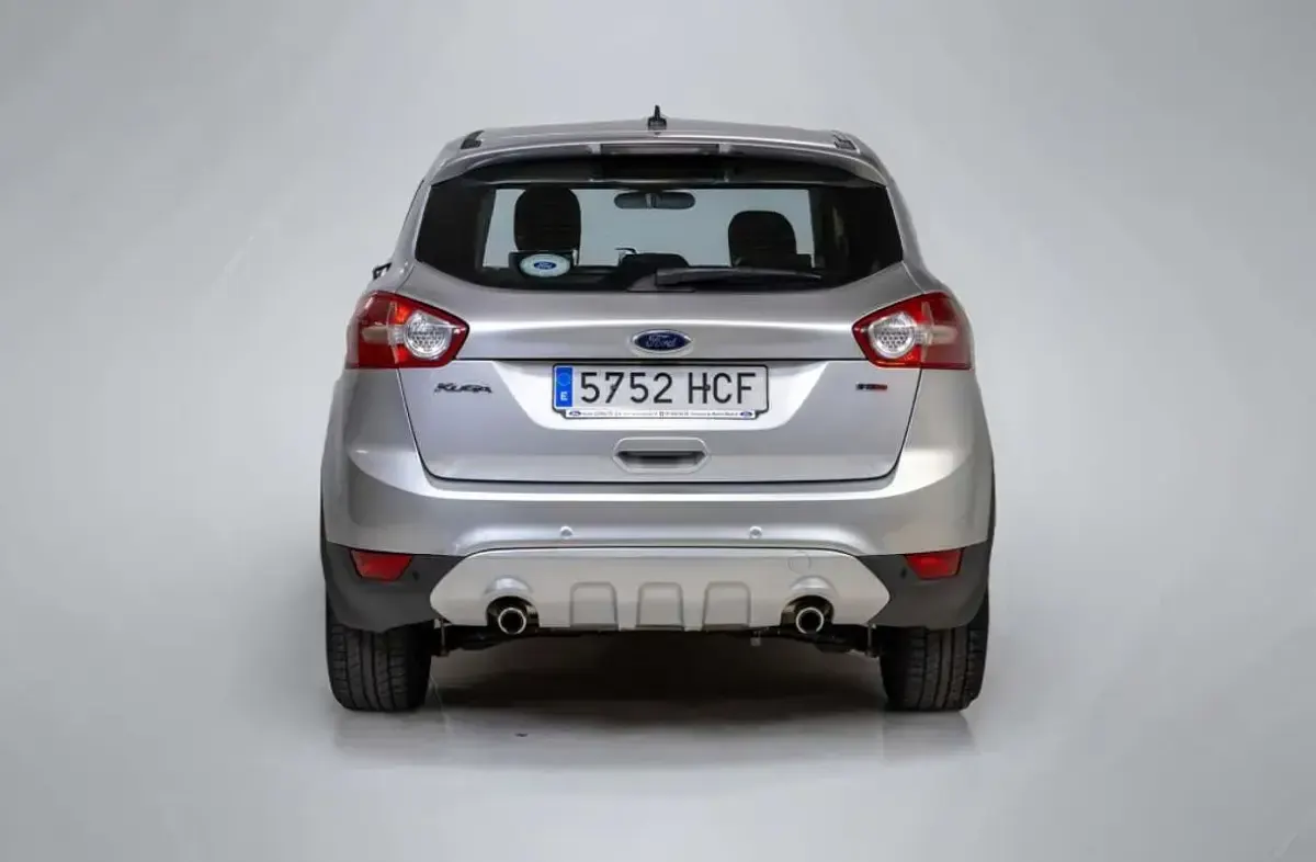 Usado Ford Kuga Titanium 140 CV (102 kW) 2011 Plateado SUV