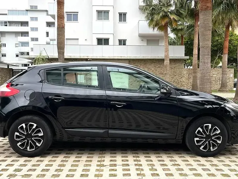 Usado Renault Mégane Life 115 CV (84 kW) 2014 Negro Berlina