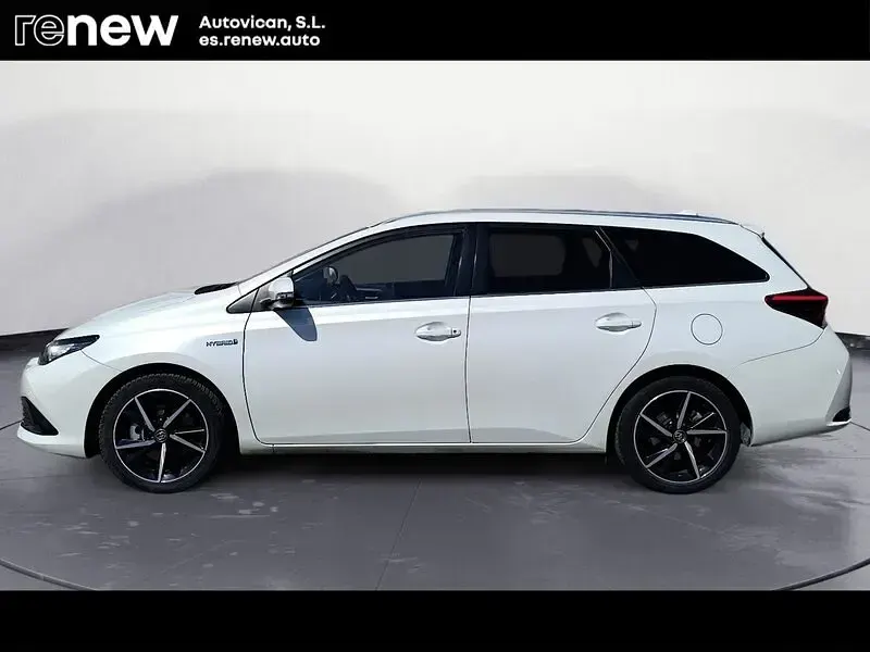 Usado Toyota Auris Touring Sports Business Edition 136 CV (100 kW) 2018 Blanco Familiar