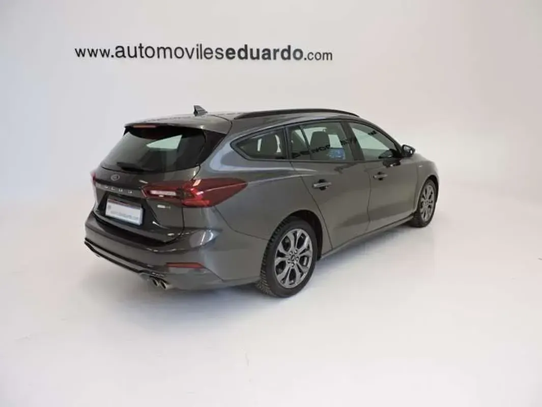 Usado Ford Focus ST-Line 125 CV (91 kW) 2023 Gris Familiar