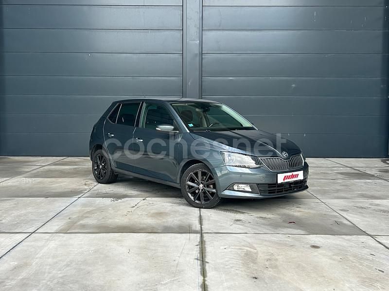 Usado Skoda Fabia Ambition 95 CV (69 kW) 2018 Gris / plata Utilitario