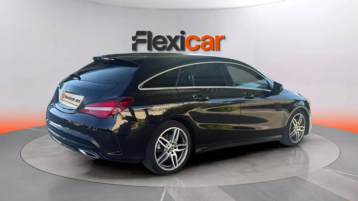 Usado Mercedes CLA200 Shooting Brake 136 CV (100 kW) 2018 Negro Familiar