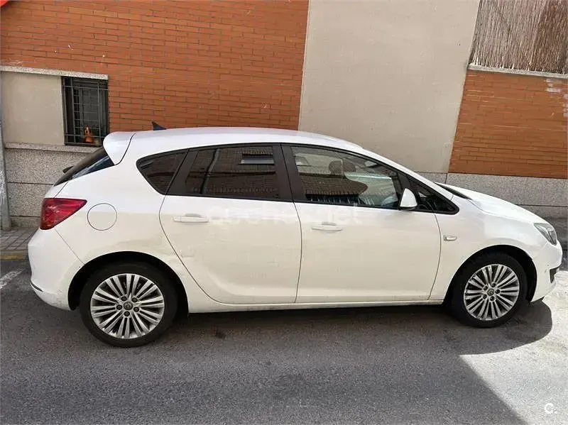 Usado Opel Astra Selective 110 CV (80 kW) 2015 Blanco Berlina