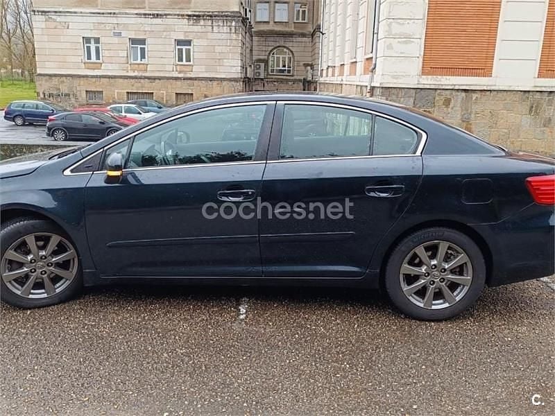 Usado Toyota Avensis Advance 124 CV (91 kW) 2012 Azul Berlina