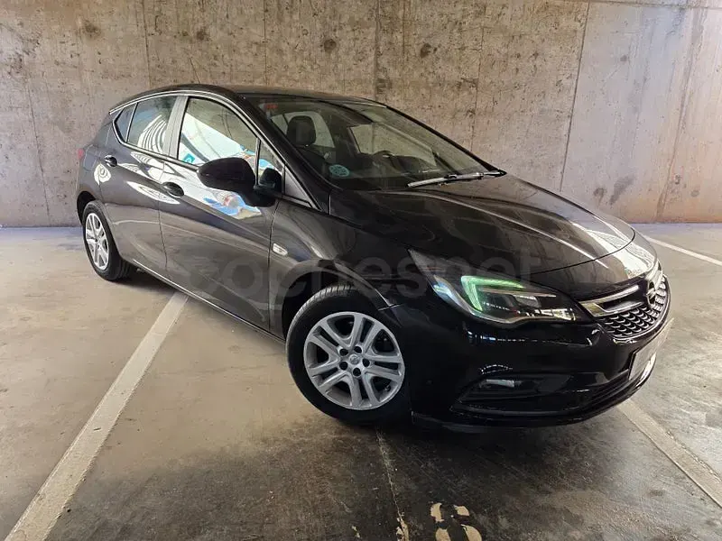 Usado Opel Astra Excellence 110 CV (80 kW) 2016 Negro Berlina