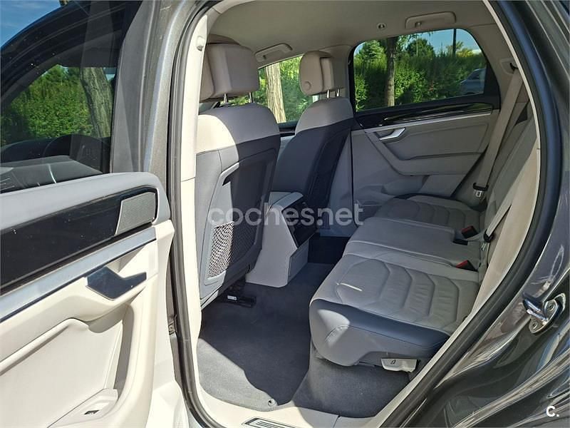 Usado VW Touareg 231 CV (169 kW) 2020 Gris / plata SUV