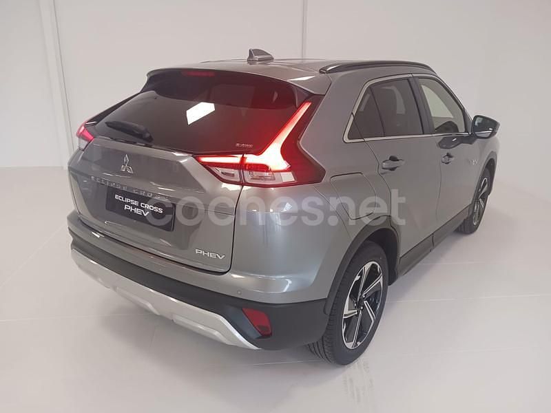Usado Mitsubishi Eclipse Cross 188 CV (138 kW) 2025 Gris / plata SUV