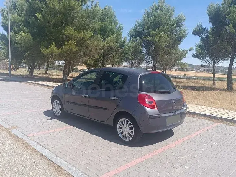 Usado Renault Clio II Exception 85 CV (62 kW) 2007 Gris / plata Berlina