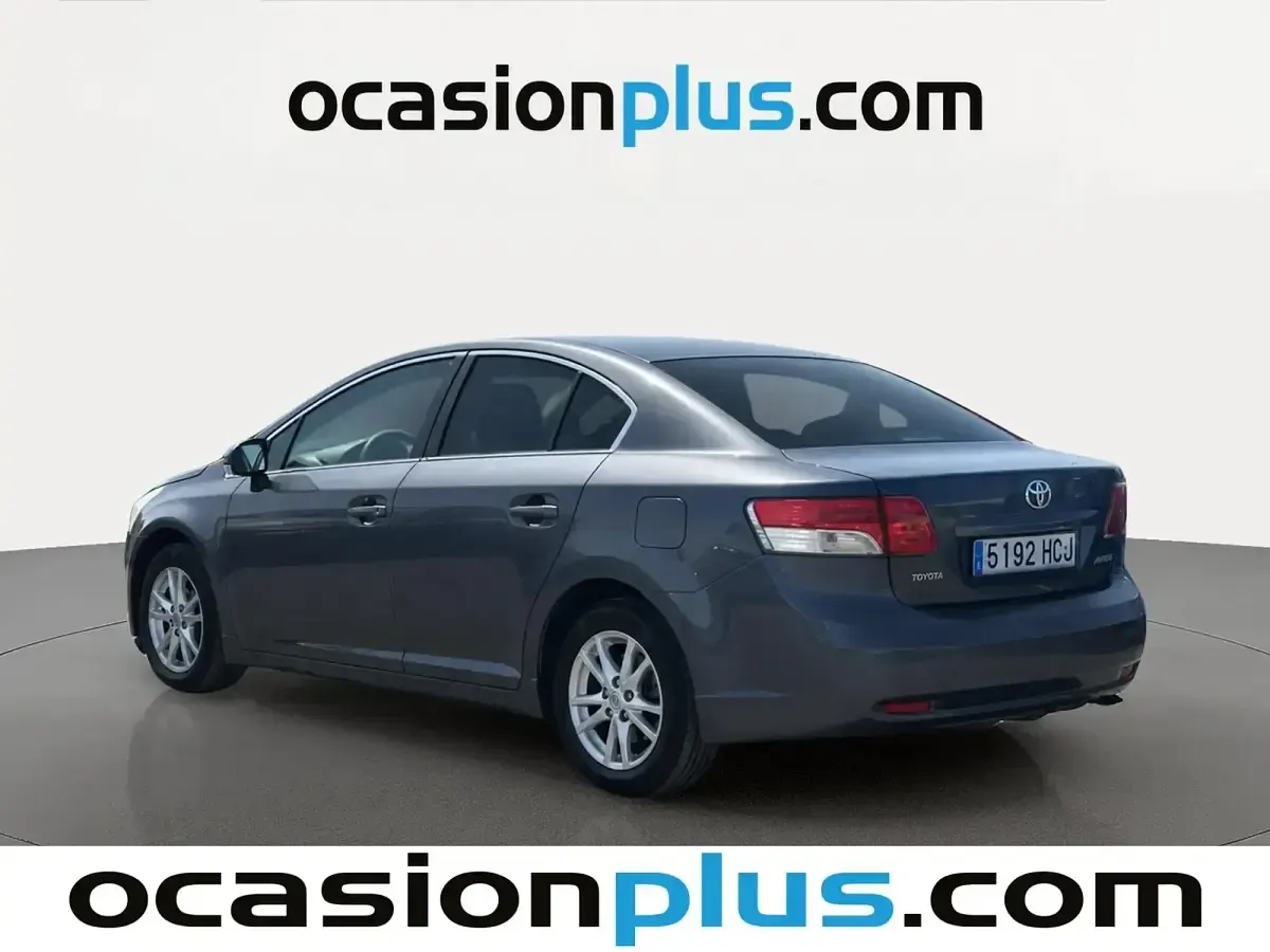 Usado Toyota Avensis Active 126 CV (92 kW) 2011 Gris Berlina
