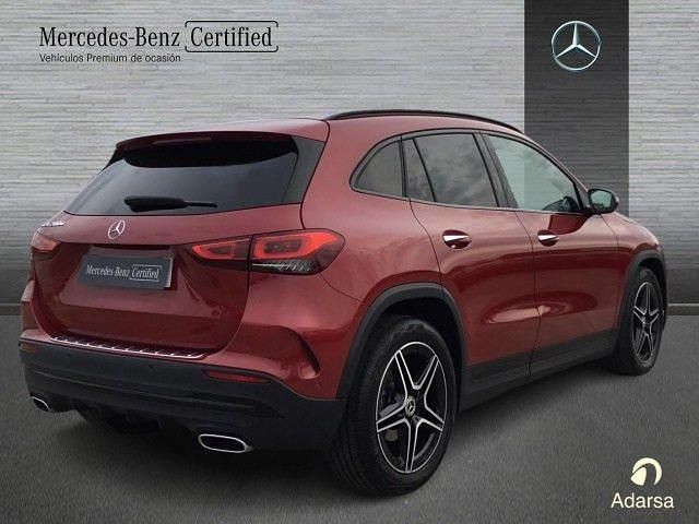 Usado Mercedes GLA200 AMG line 150 CV (110 kW) 2020 Manufaktur rojo patagonia SUV