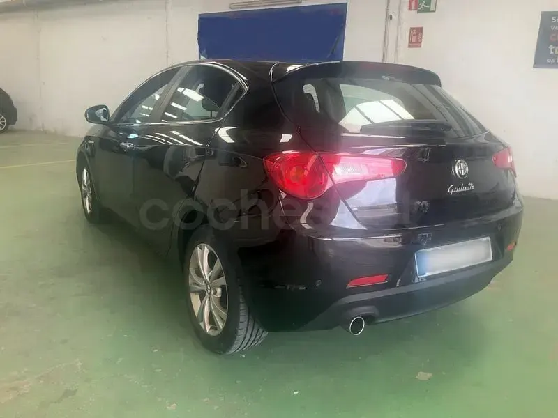 Usado Alfa Romeo Giulietta Distinctive 105 CV (77 kW) 2012 Negro Utilitario