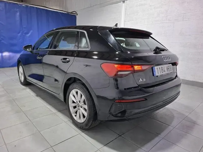 Usado Audi A3 110 CV (80 kW) 2022 Negro Berlina