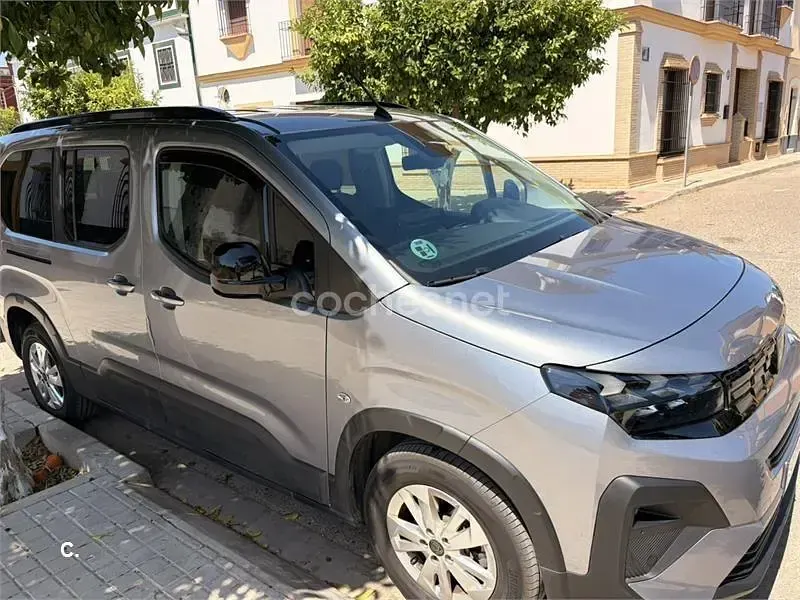 Usado Peugeot Rifter Allure 130 CV (95 kW) 2024 Gris / plata Monovolumen