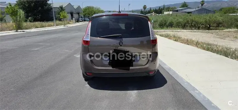 Usado Renault Scenic E-Tech Dynamique 130 CV (95 kW) 2011 Marrón Monovolumen