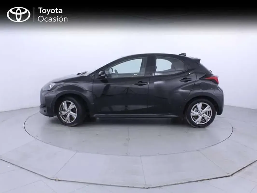 Usado Toyota Yaris Active 116 CV (85 kW) 2025 Negro Utilitario