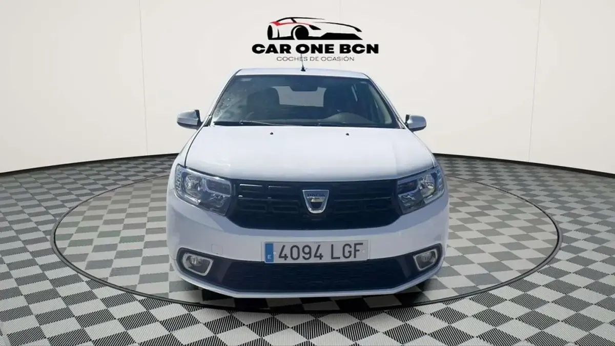 Usado Dacia Sandero Comfort 90 CV (66 kW) 2020 Blanco Utilitario