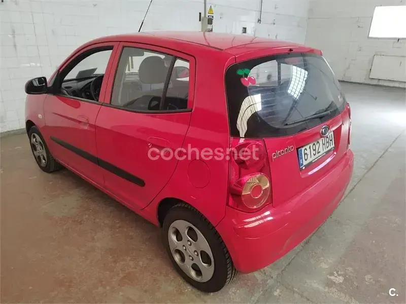 Usado Kia Picanto 62 CV (45 kW) 2011 Rojo Utilitario