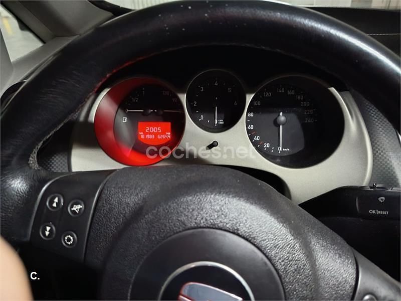 Usado Seat Toledo Stylance 140 CV (102 kW) 2005 Gris / plata Utilitario