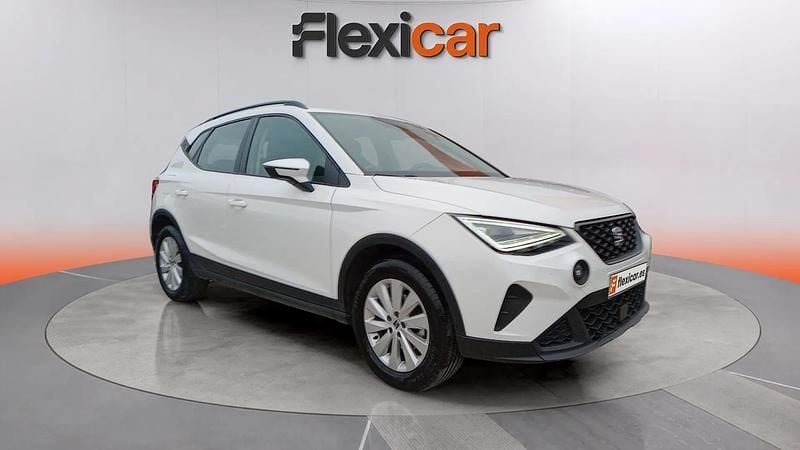 Usado Seat Arona Style 110 CV (80 kW) 2022 Blanco SUV