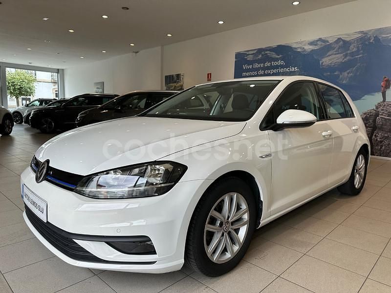 Blanco Usado 2020 VW Golf VIII Life Berlina | 19.900 € (Un poco caro) - Imagen 1/4