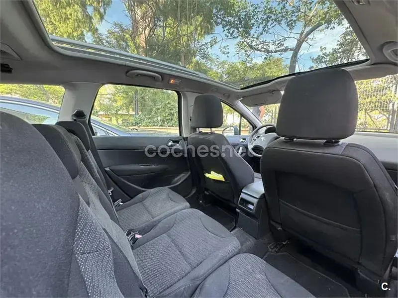 Usado Peugeot 308 SW 90 CV (66 kW) 2010 Gris / plata Familiar