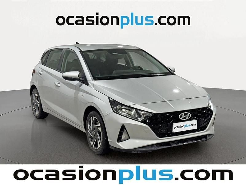 Usado Hyundai i20 100 CV (73 kW) 2022 Gris plata Utilitario