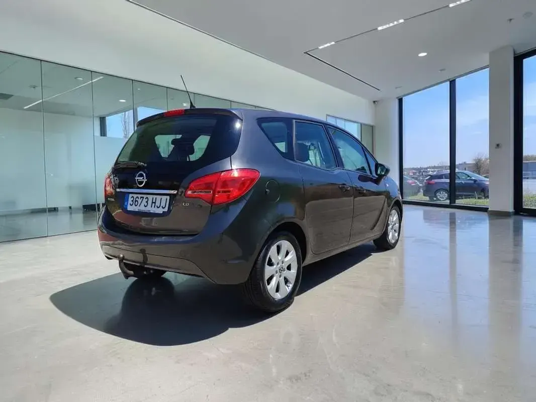 Usado Opel Meriva Cosmo 110 CV (80 kW) 2012 Gris Monovolumen