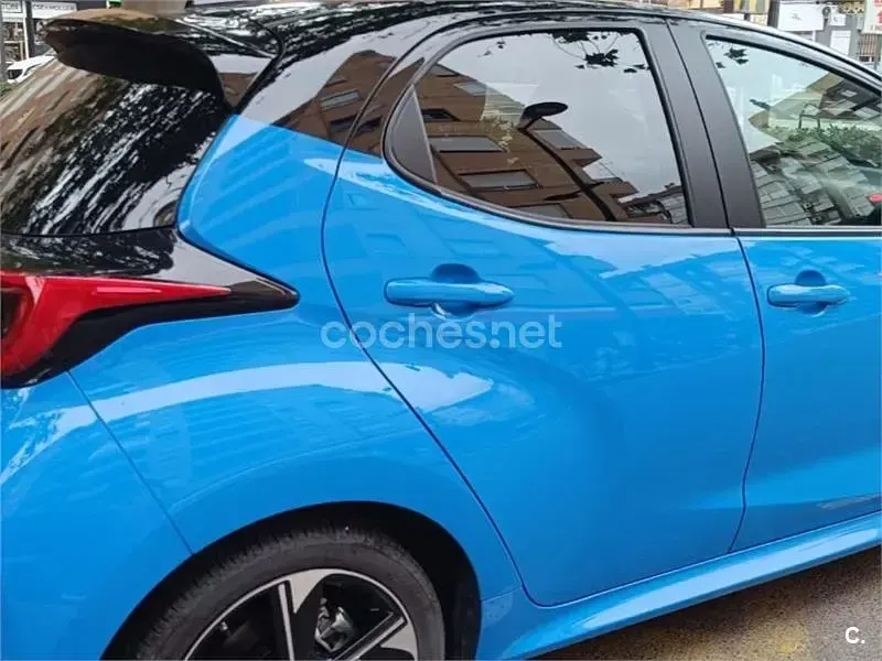 Usado Toyota Yaris Hybrid Edition 130 CV (95 kW) 2024 Azul Berlina