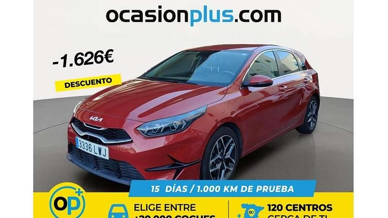 Używany Kia Ceed 120 KM (88 kW) 2022 Czerwony Hatchback
