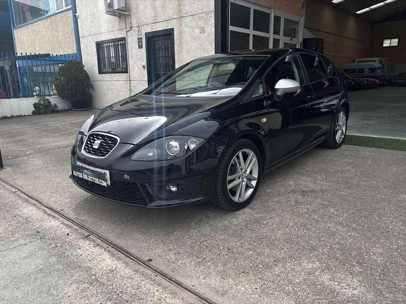 Käytetty Seat Leon FR 140 HP (102 kW) 2012 Musta Viistoperä