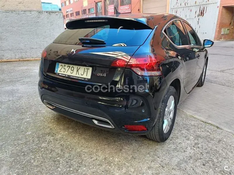 Usado DS Automobiles DS4 Crossback Connected Chic 131 CV (96 kW) 2018 Negro SUV