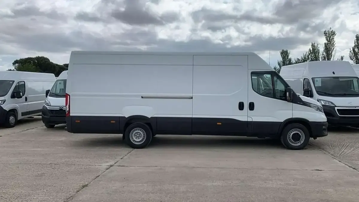 Usado Iveco Daily 136 CV (100 kW) 2022 Blanco Van