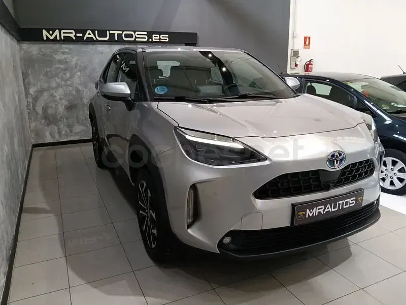 Usado Toyota Yaris Cross Active 116 CV (85 kW) 2022 Gris / plata SUV