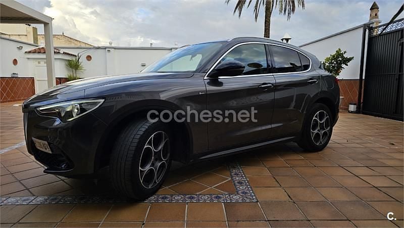 Usado Alfa Romeo Stelvio Super 210 CV (154 kW) 2017 Gris / plata SUV