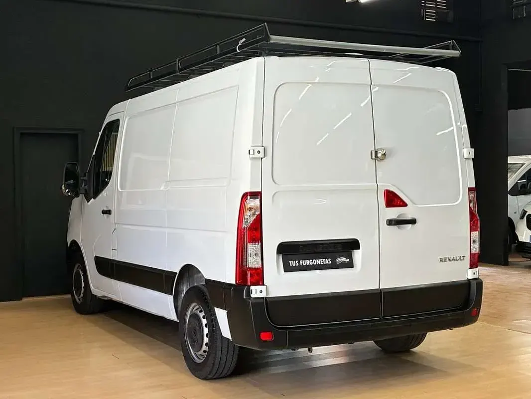 Usado Renault Master 110 CV (80 kW) 2022 Blanco Monovolumen